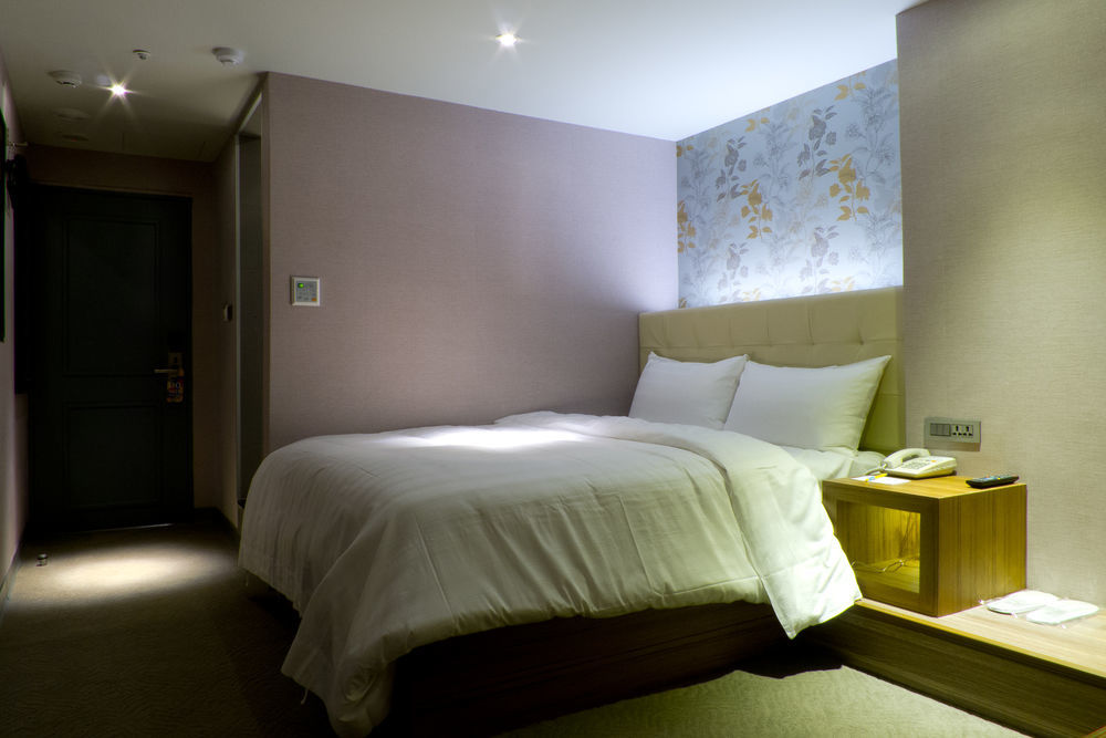 Urtrip Hotel Taipei Exterior photo